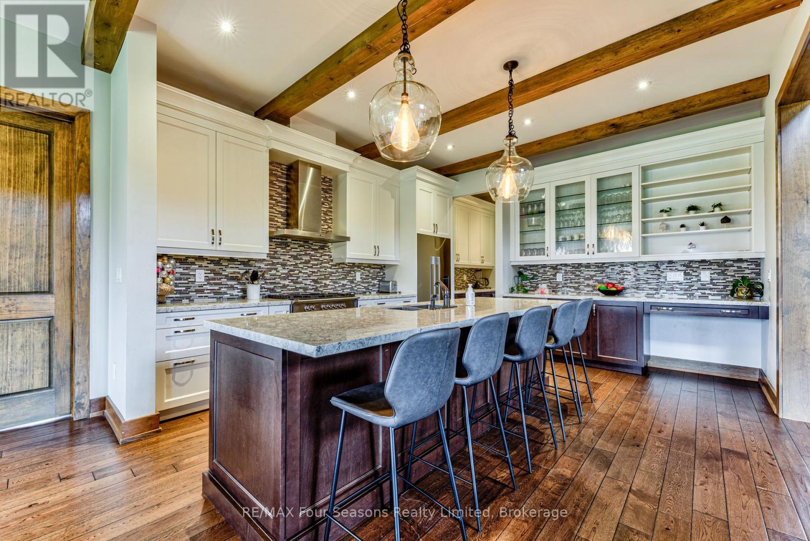 9 Windrose Valley Boulevard, Clearview, ON - Indoor Photo Showing Kitchen With Upgraded Kitchen