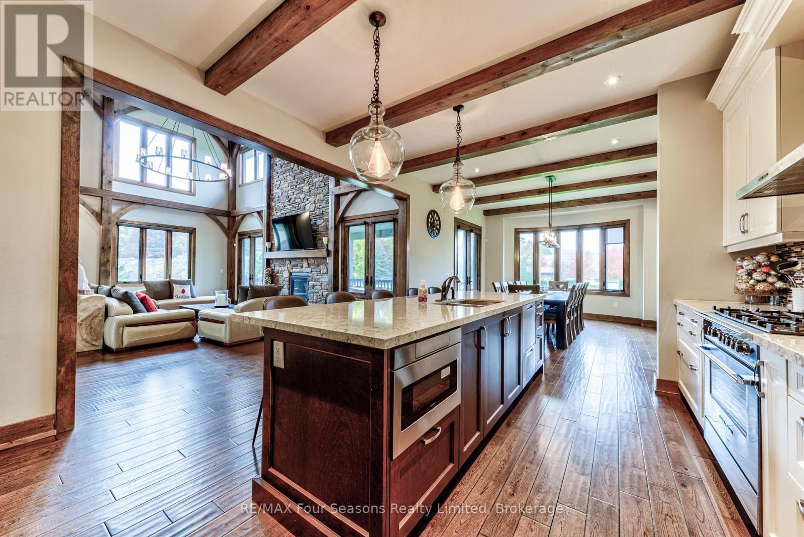 9 Windrose Valley Boulevard, Clearview, ON - Indoor Photo Showing Kitchen With Upgraded Kitchen