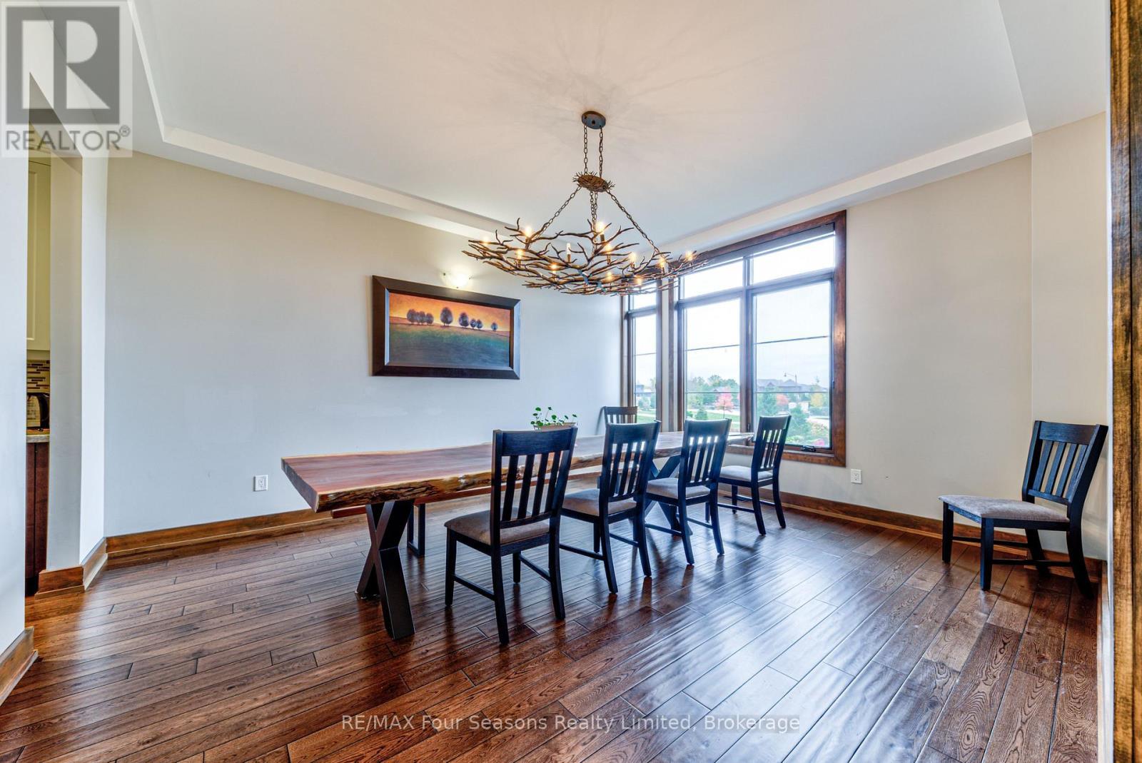 9 Windrose Valley Boulevard, Clearview, ON - Indoor Photo Showing Dining Room