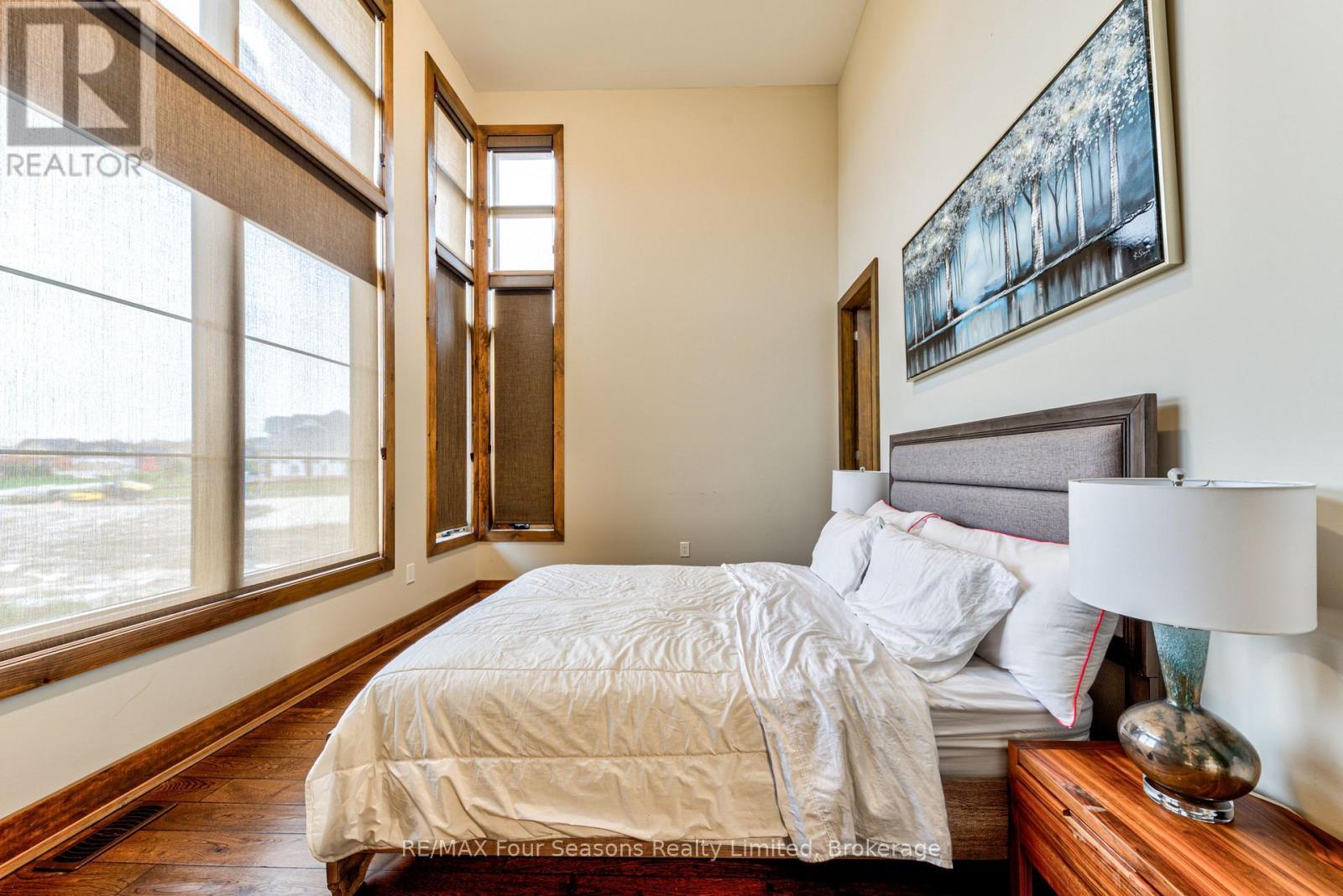 9 Windrose Valley Boulevard, Clearview, ON - Indoor Photo Showing Bedroom