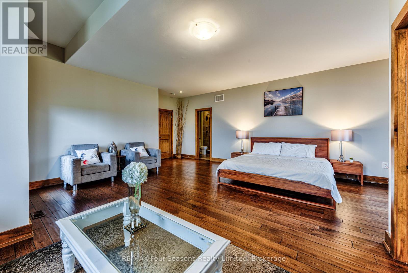 9 Windrose Valley Boulevard, Clearview, ON - Indoor Photo Showing Bedroom