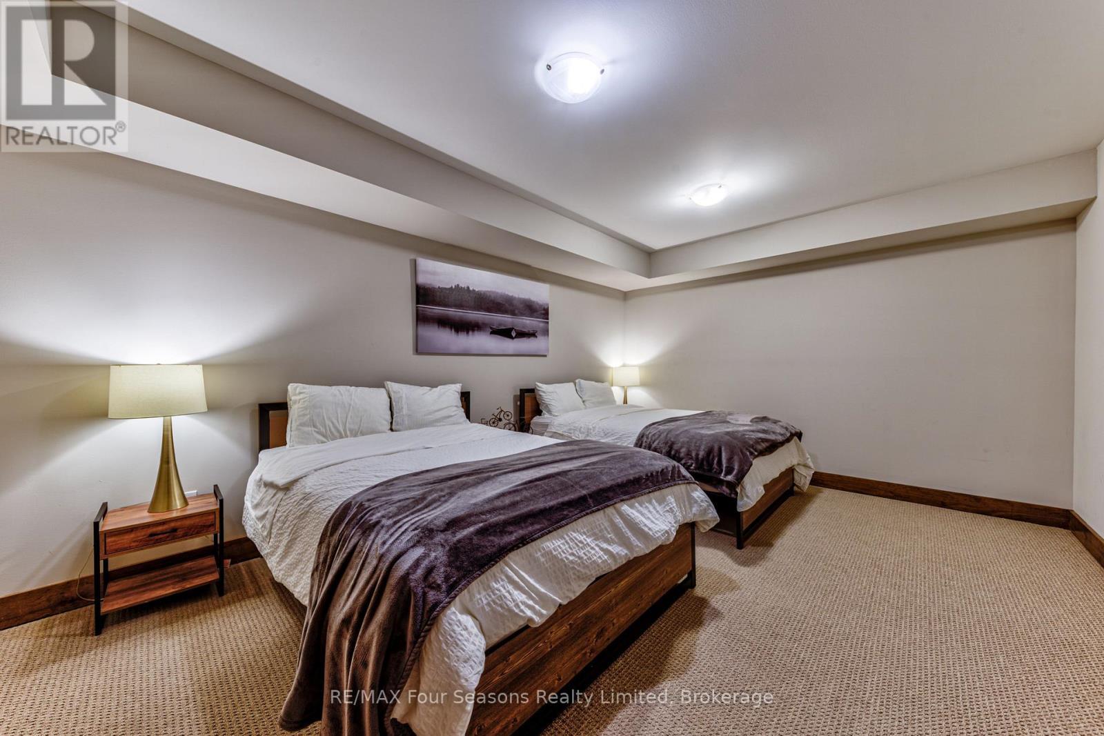 9 Windrose Valley Boulevard, Clearview, ON - Indoor Photo Showing Bedroom