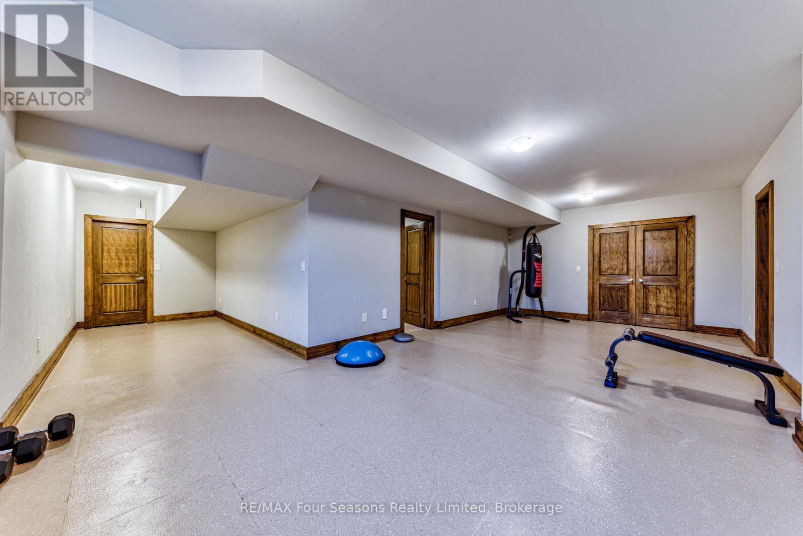 9 Windrose Valley Boulevard, Clearview, ON - Indoor Photo Showing Other Room