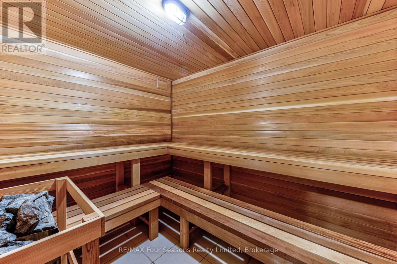 9 Windrose Valley Boulevard, Clearview, ON - Indoor Photo Showing Other Room