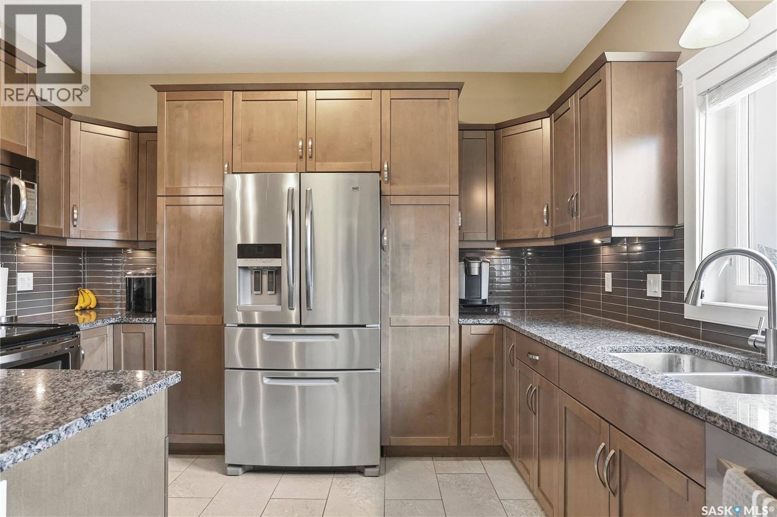 416 Golden Willow Way, Warman, SK - Indoor Photo Showing Kitchen With Double Sink With Upgraded Kitchen