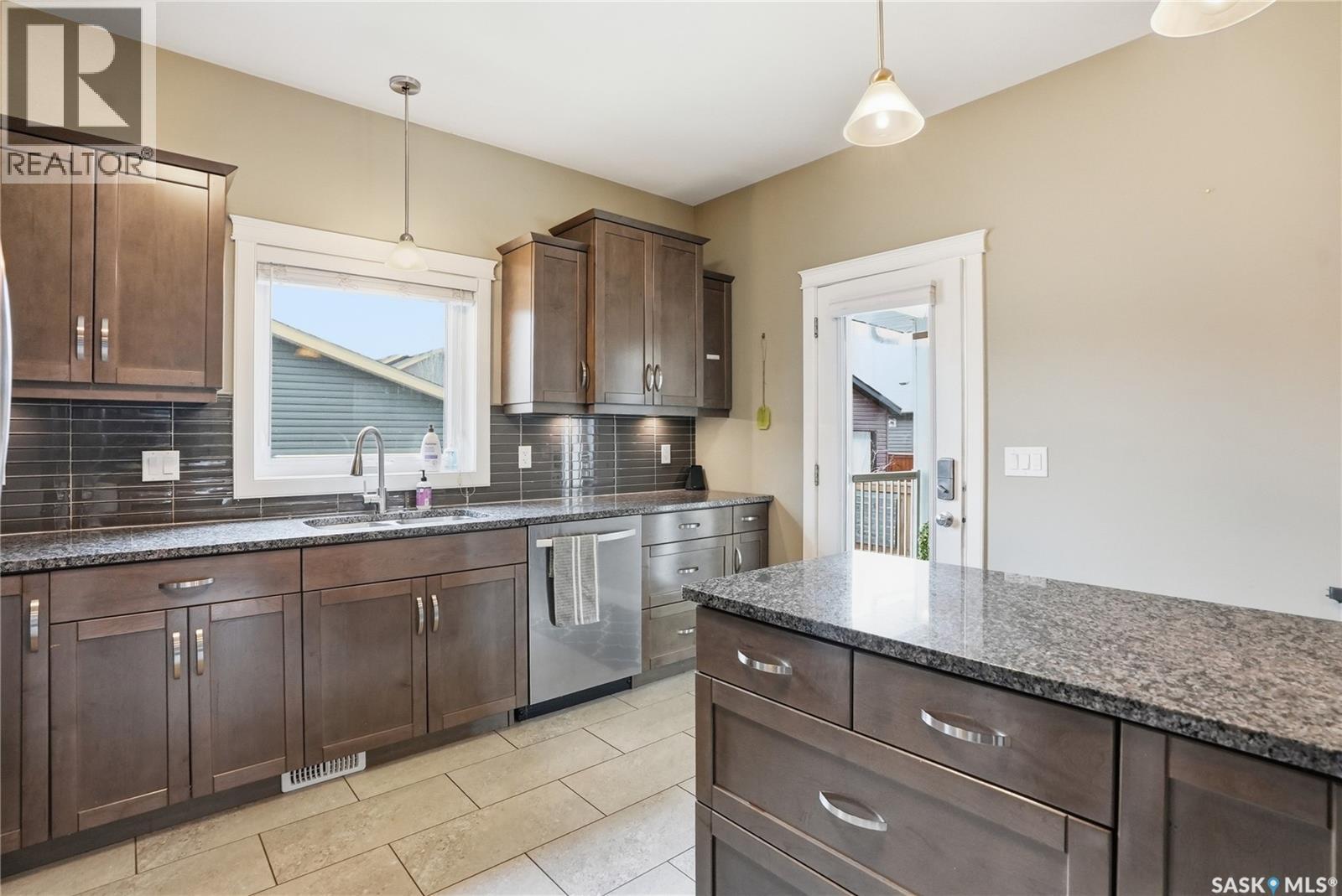 416 Golden Willow Way, Warman, SK - Indoor Photo Showing Kitchen