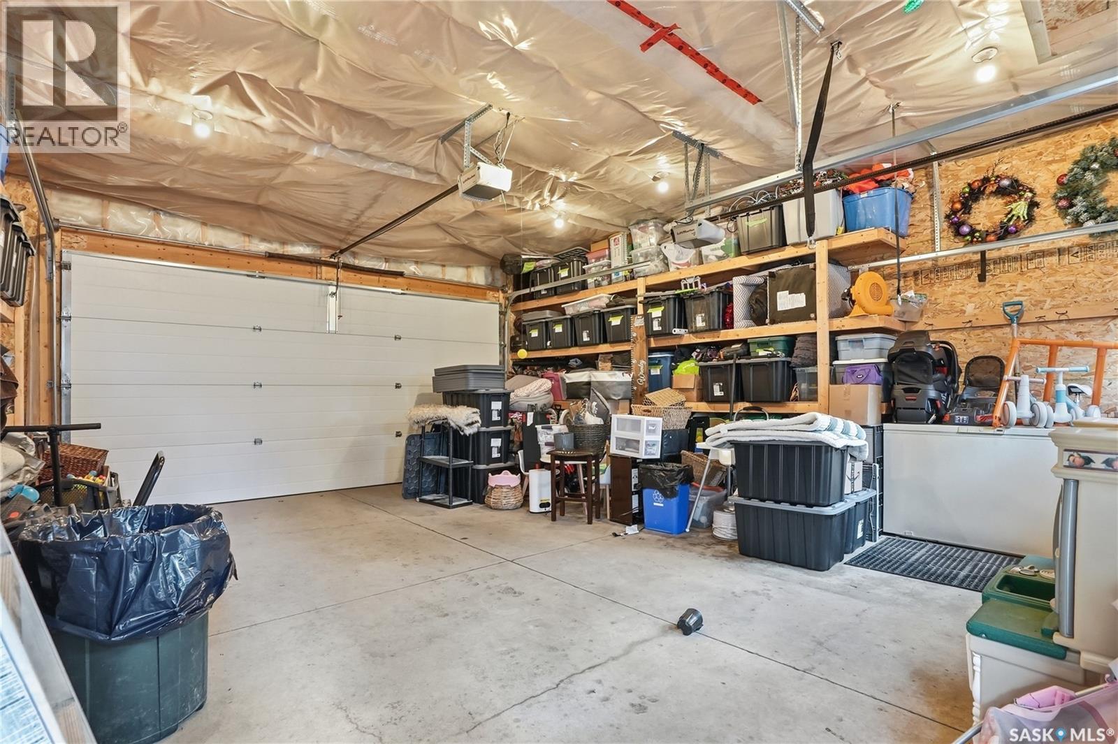 416 Golden Willow Way, Warman, SK - Indoor Photo Showing Garage