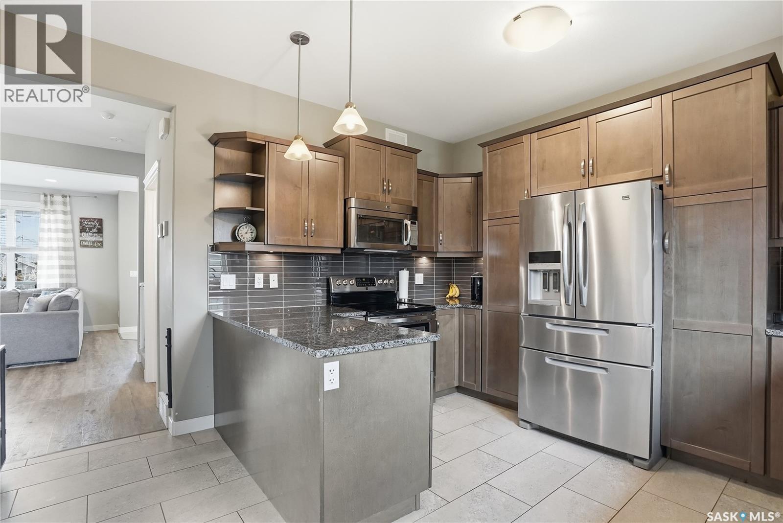 416 Golden Willow Way, Warman, SK - Indoor Photo Showing Kitchen With Upgraded Kitchen