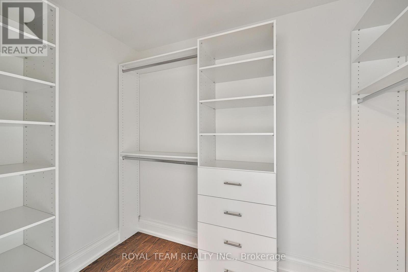 130 Elmwood Avenue, Richmond Hill, ON - Indoor With Storage