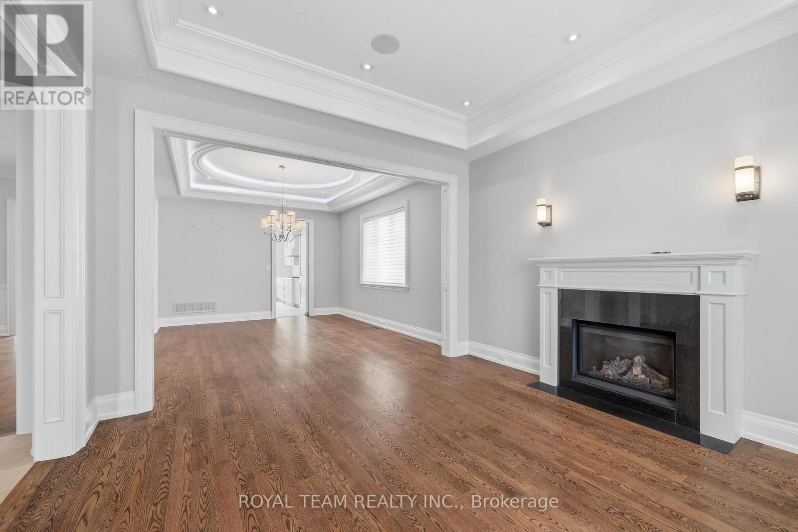 130 Elmwood Avenue, Richmond Hill, ON - Indoor Photo Showing Living Room With Fireplace