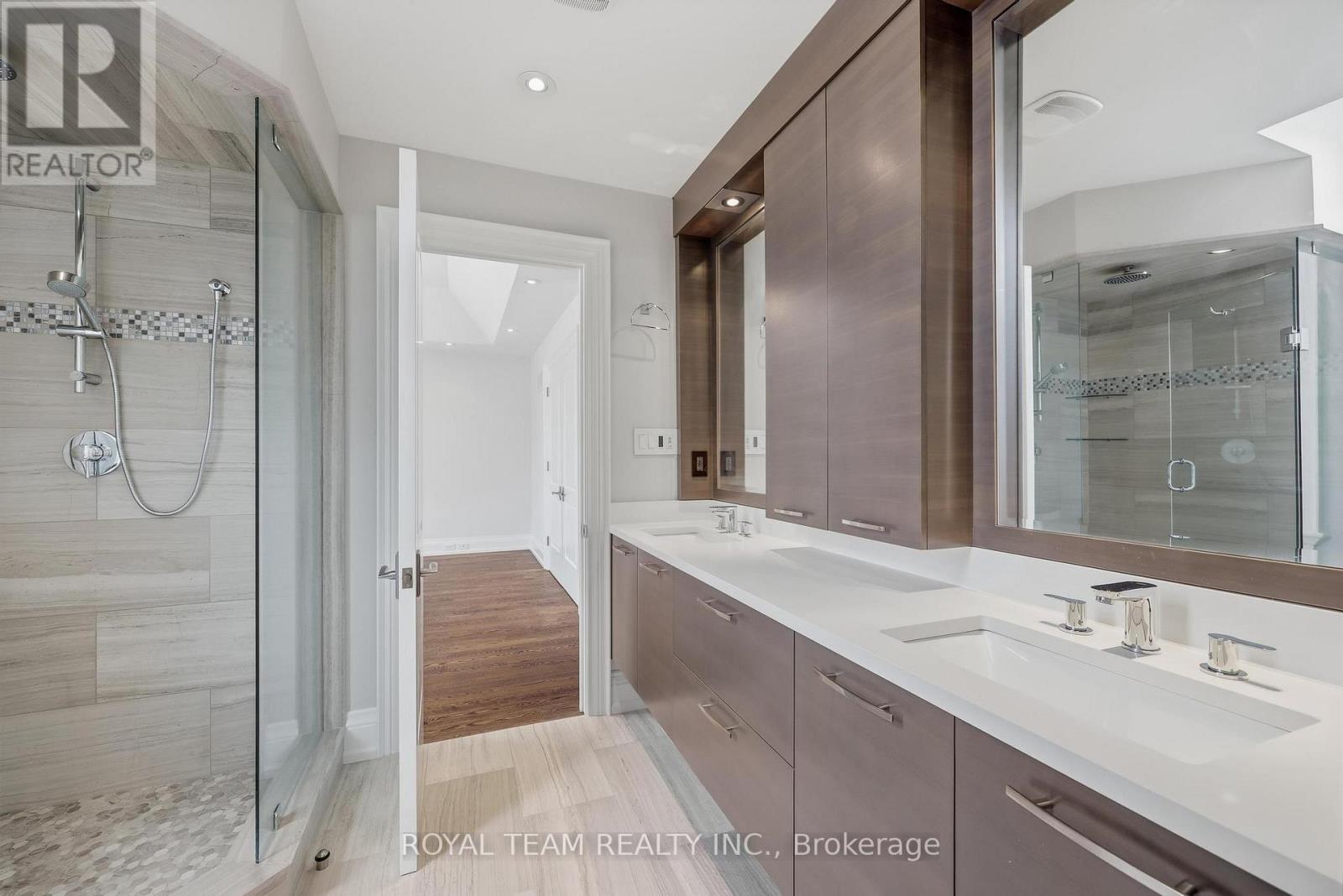 130 Elmwood Avenue, Richmond Hill, ON - Indoor Photo Showing Bathroom