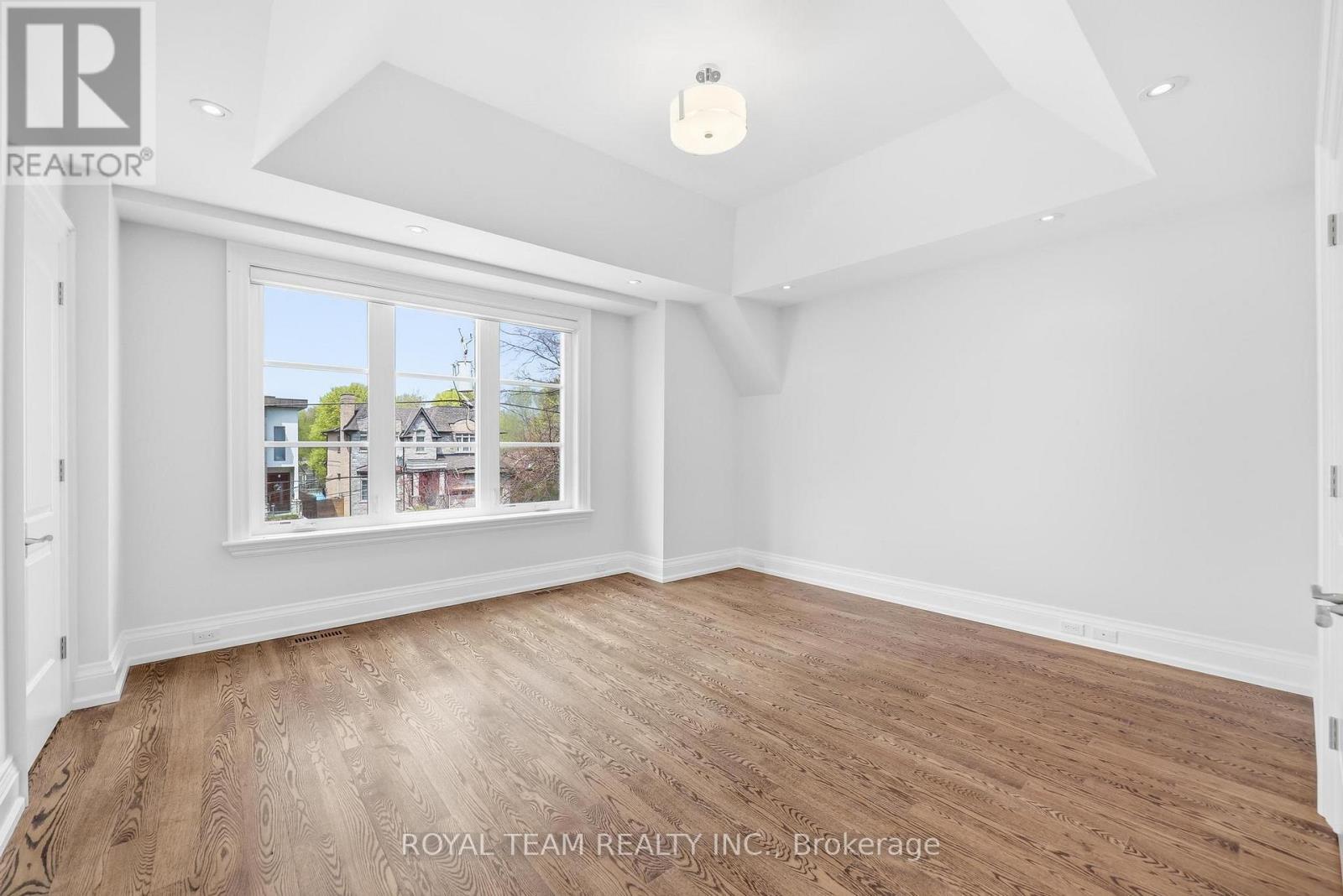 130 Elmwood Avenue, Richmond Hill, ON - Indoor Photo Showing Other Room