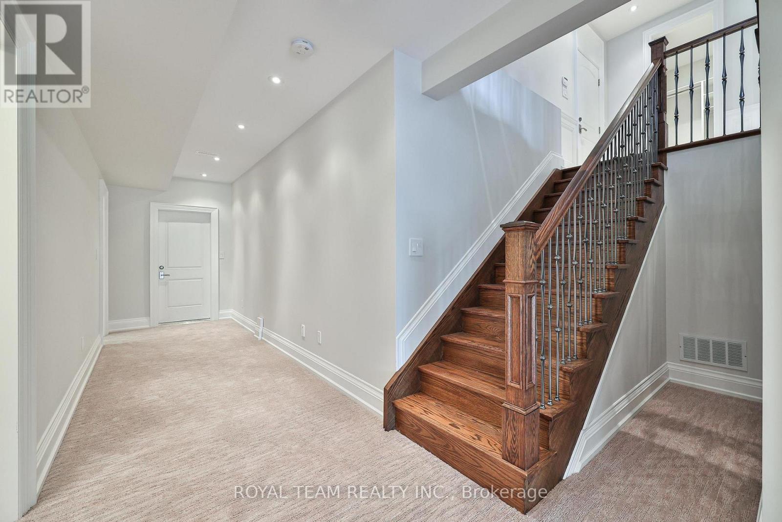 130 Elmwood Avenue, Richmond Hill, ON - Indoor Photo Showing Other Room