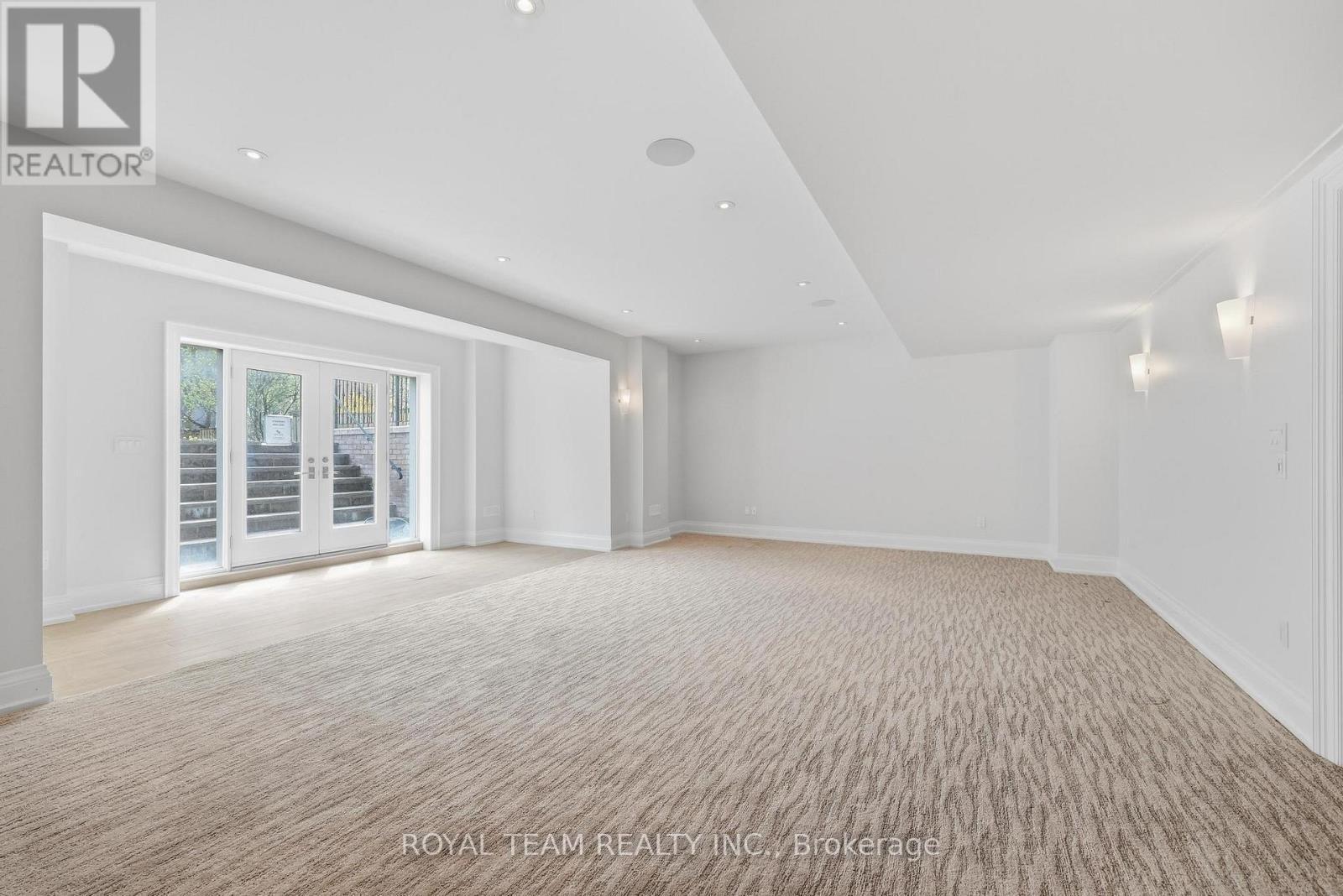 130 Elmwood Avenue, Richmond Hill, ON - Indoor Photo Showing Other Room