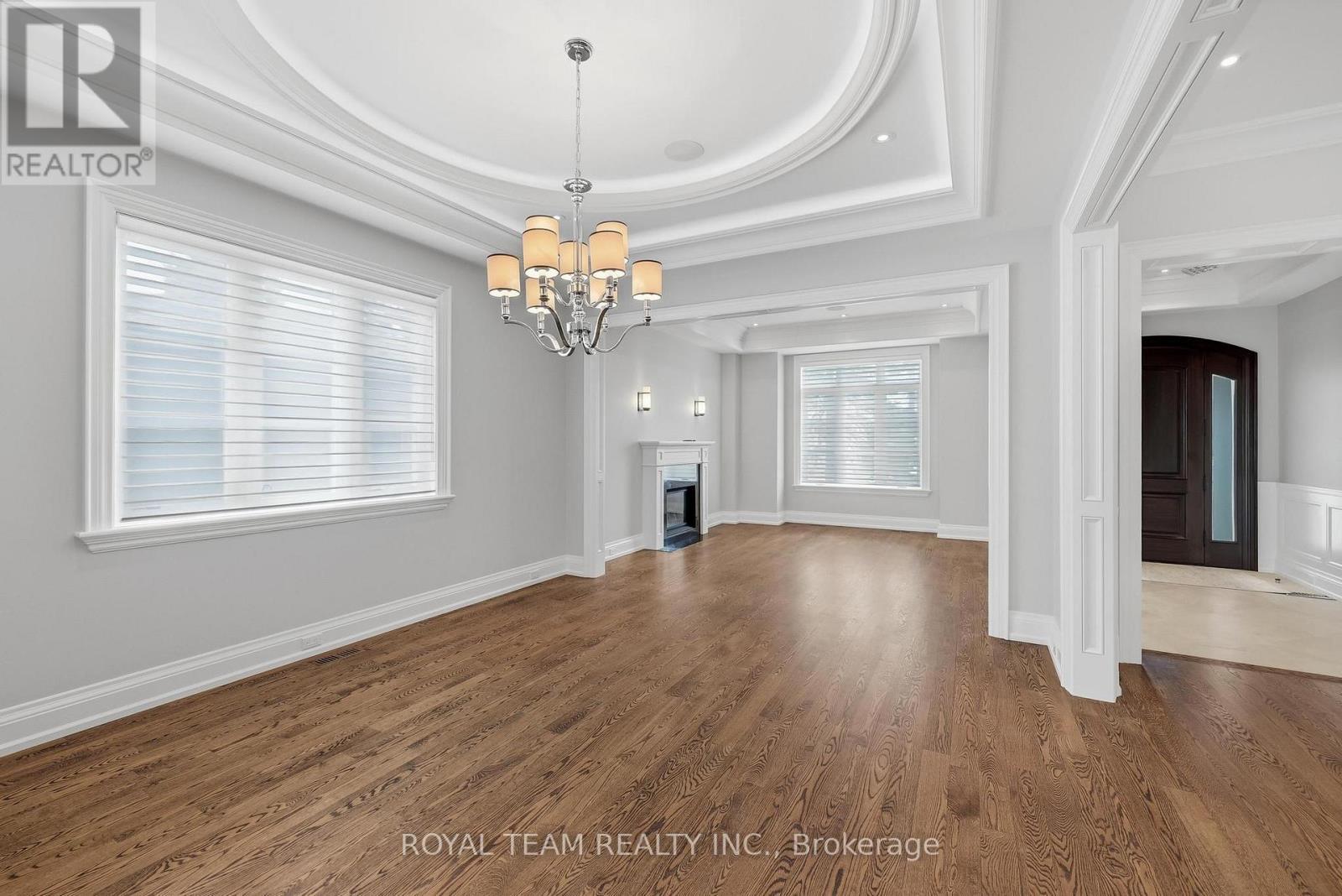 130 Elmwood Avenue, Richmond Hill, ON - Indoor With Fireplace