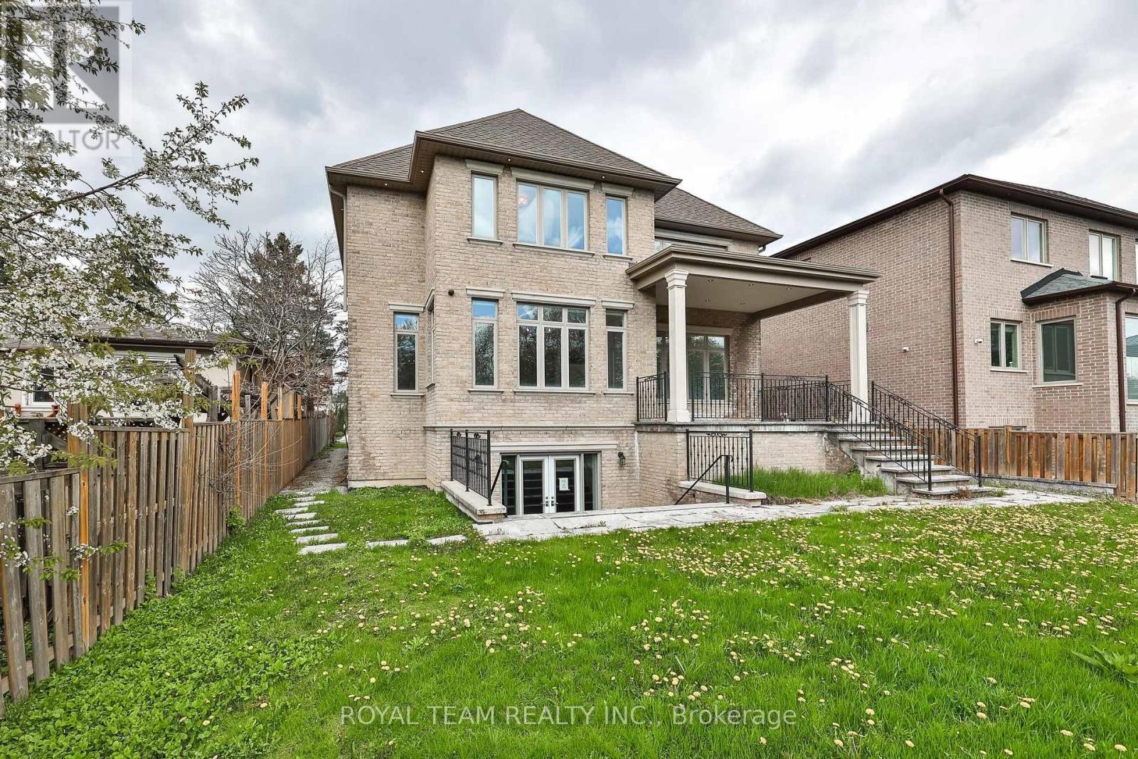130 Elmwood Avenue, Richmond Hill, ON - Outdoor