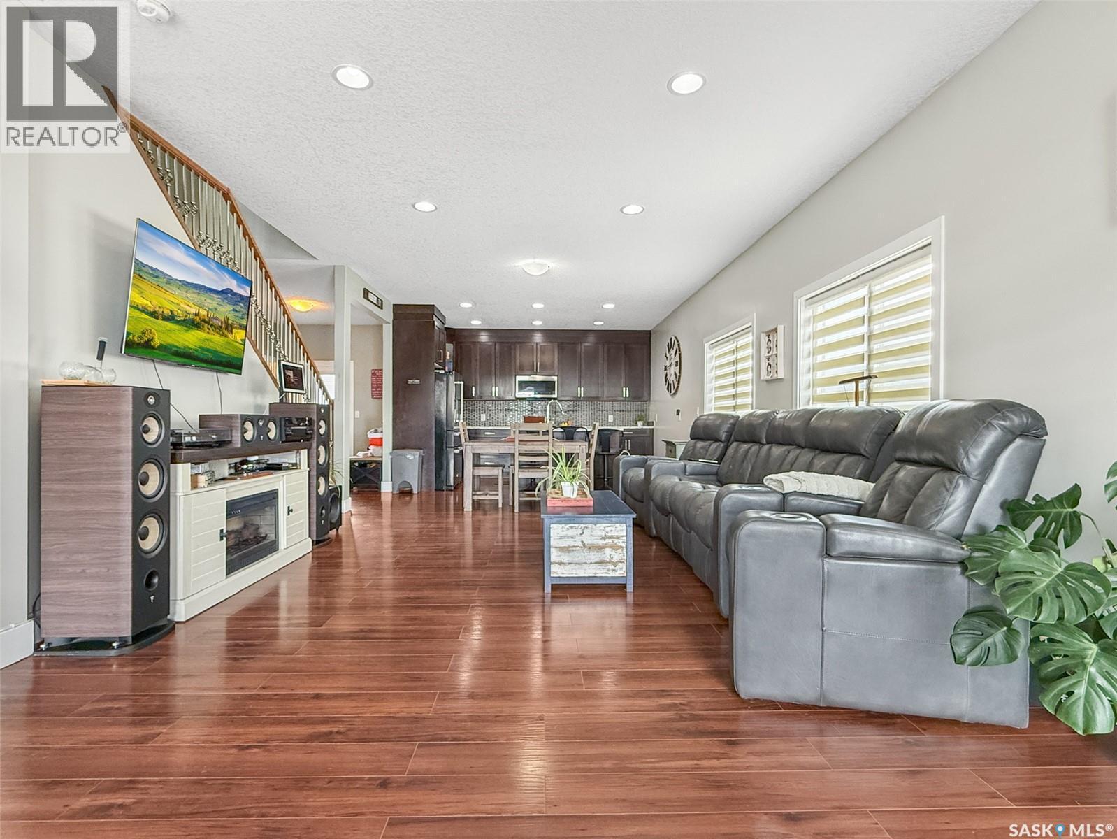 137 Valley Park Place, Swift Current, SK - Indoor Photo Showing Living Room