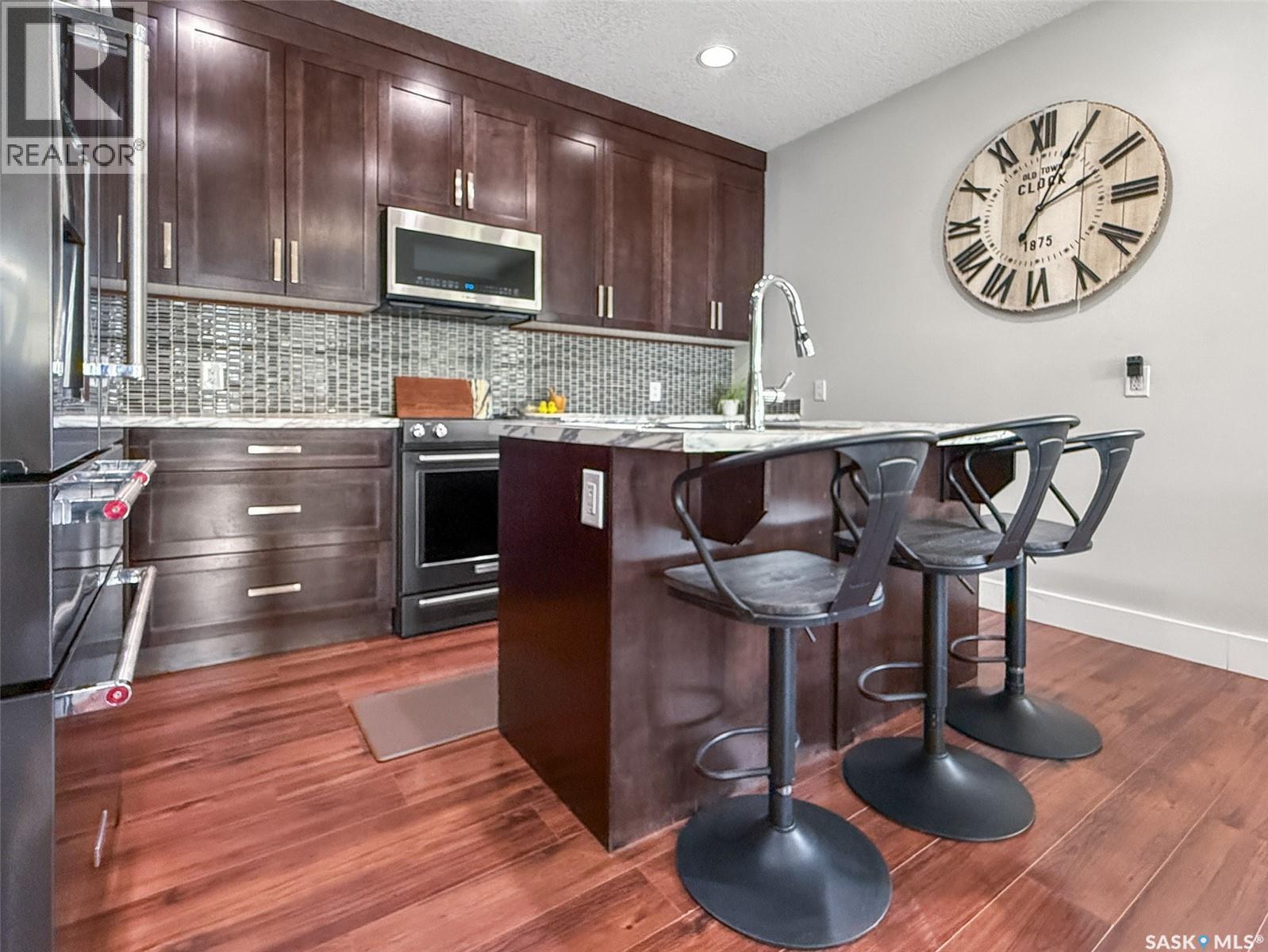 137 Valley Park Place, Swift Current, SK - Indoor Photo Showing Kitchen With Stainless Steel Kitchen With Upgraded Kitchen