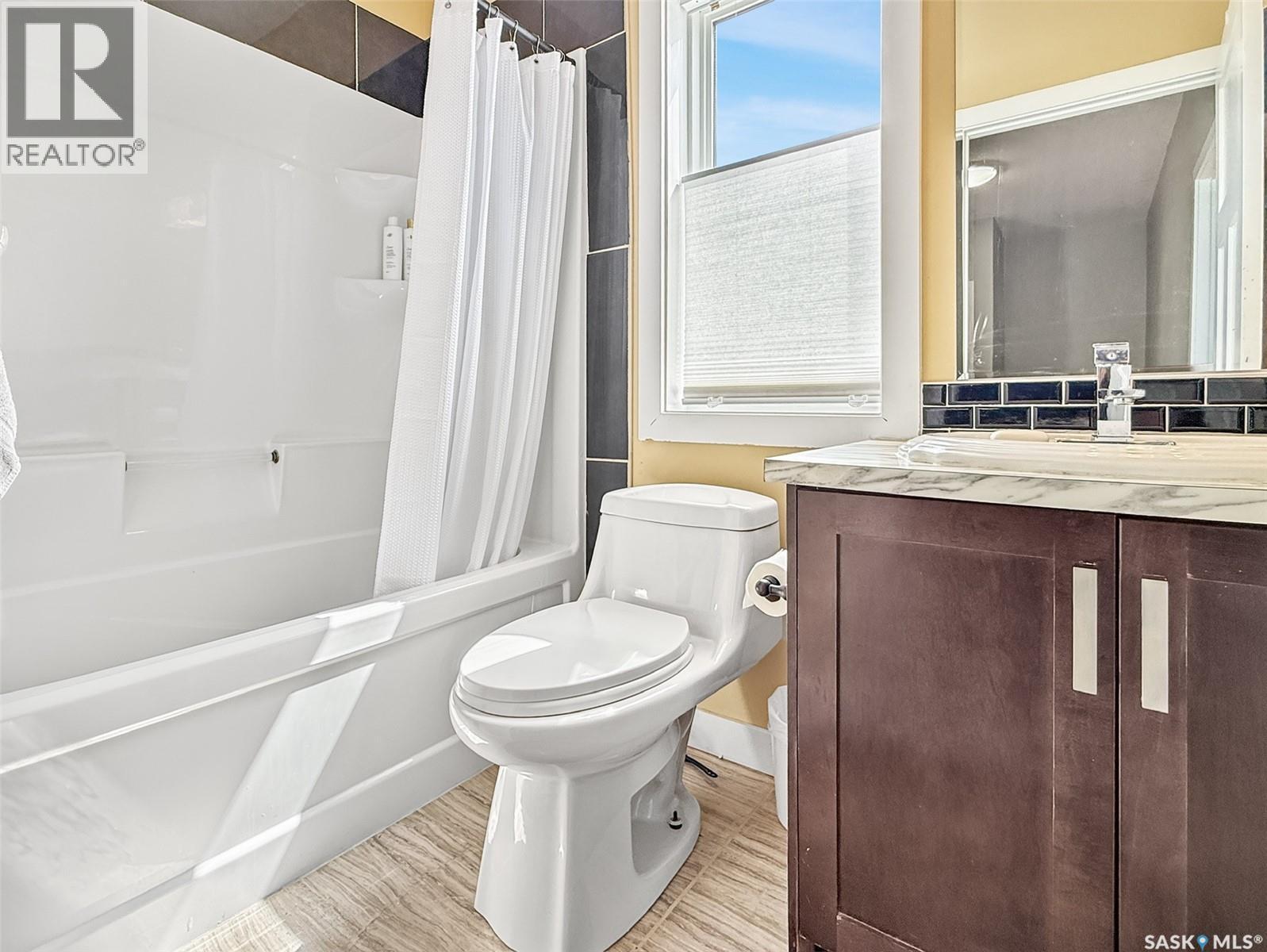137 Valley Park Place, Swift Current, SK - Indoor Photo Showing Bathroom