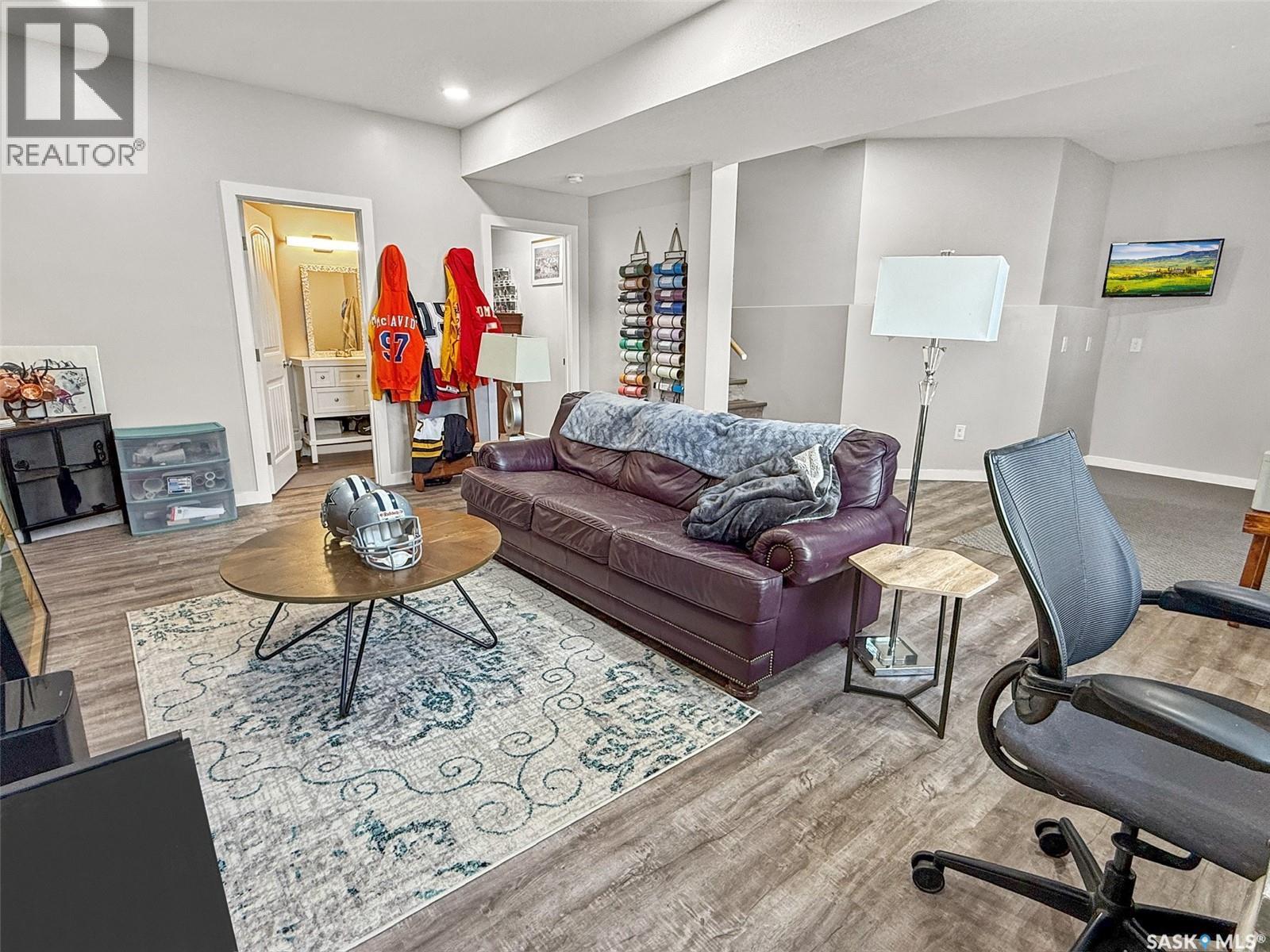 137 Valley Park Place, Swift Current, SK - Indoor Photo Showing Living Room