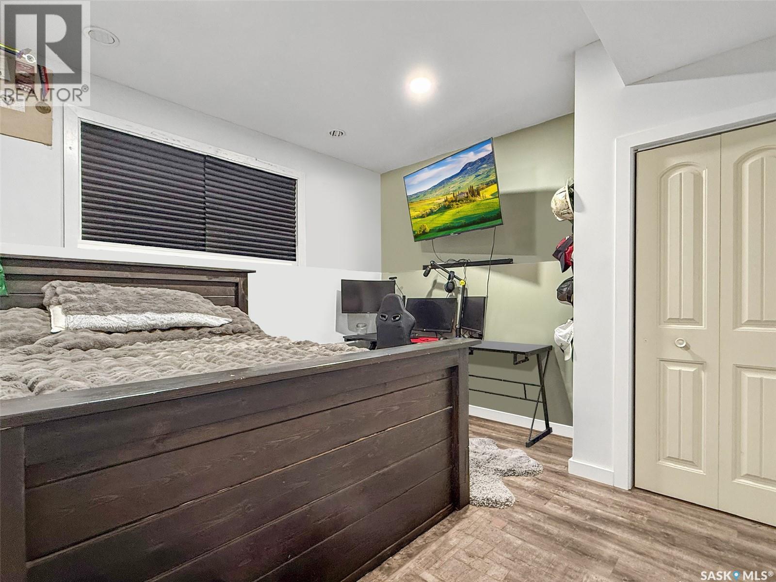 137 Valley Park Place, Swift Current, SK - Indoor Photo Showing Bedroom
