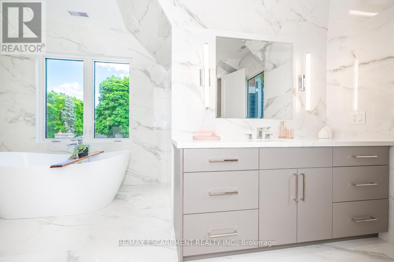 1618 Dogwood Trail, Mississauga, ON - Indoor Photo Showing Bathroom