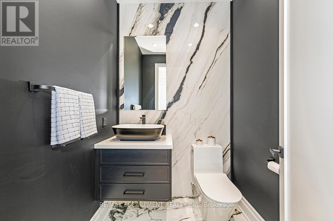 1618 Dogwood Trail, Mississauga, ON - Indoor Photo Showing Bathroom