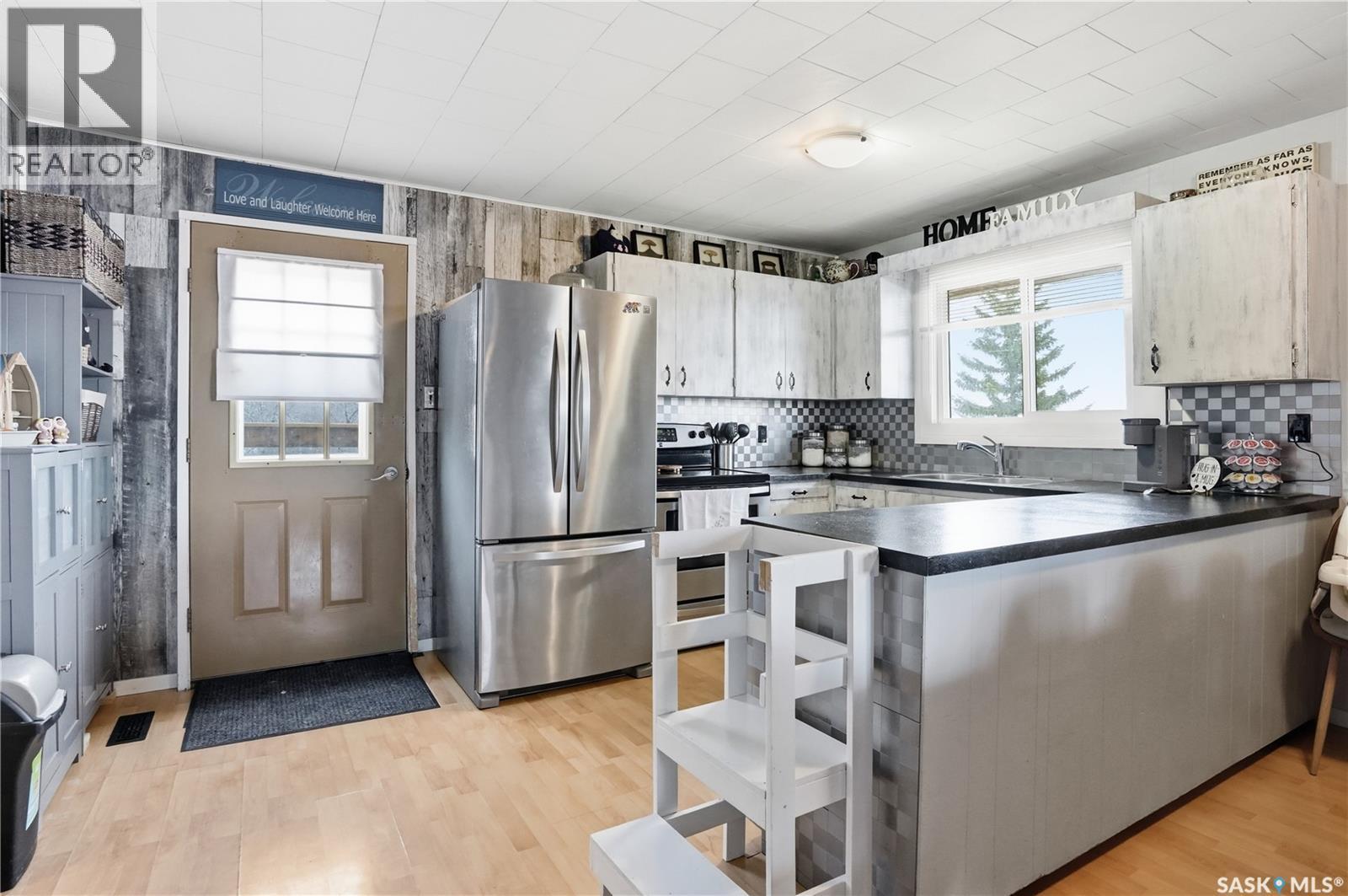608 Aurora Street, Saskatchewan Beach, SK - Indoor Photo Showing Kitchen