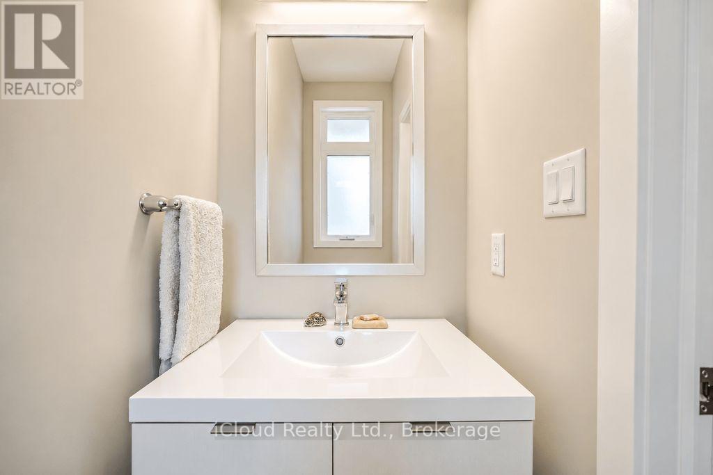40 - 745 Chelton Road, London South, ON - Indoor Photo Showing Bathroom