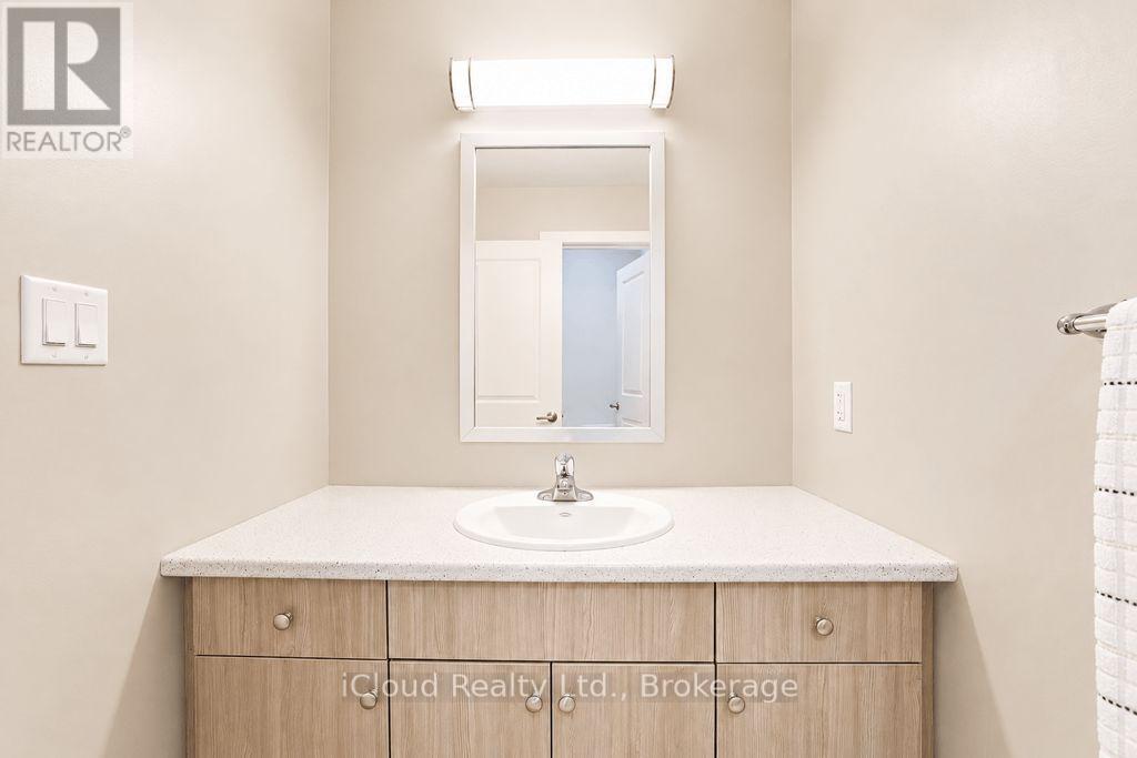 40 - 745 Chelton Road, London South, ON - Indoor Photo Showing Bathroom