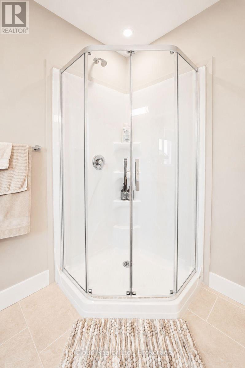 40 - 745 Chelton Road, London South, ON - Indoor Photo Showing Bathroom