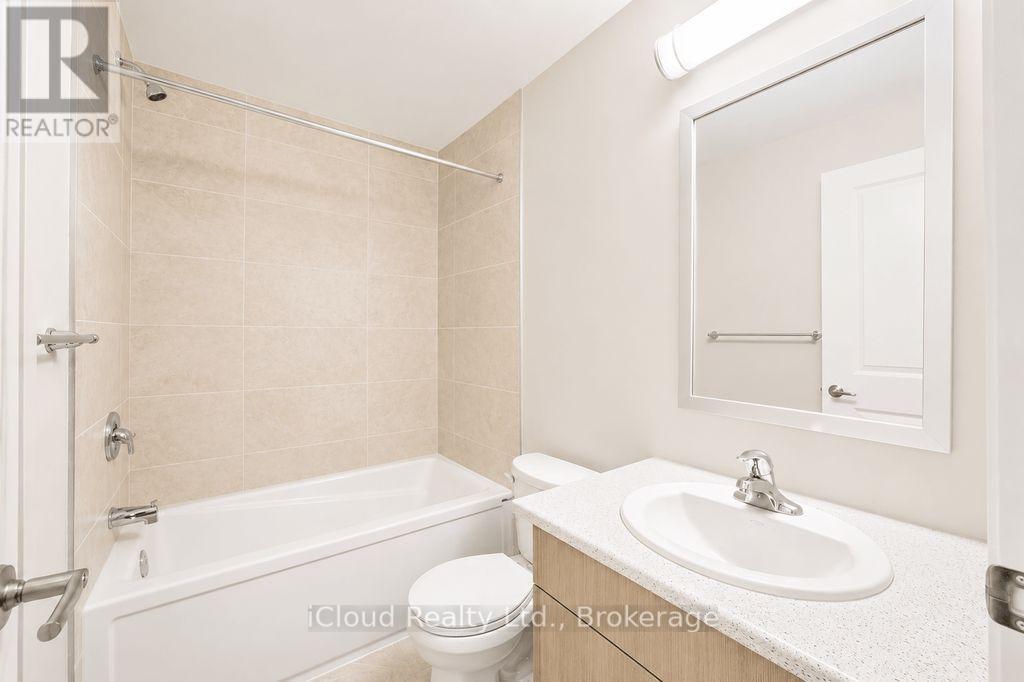 40 - 745 Chelton Road, London South, ON - Indoor Photo Showing Bathroom