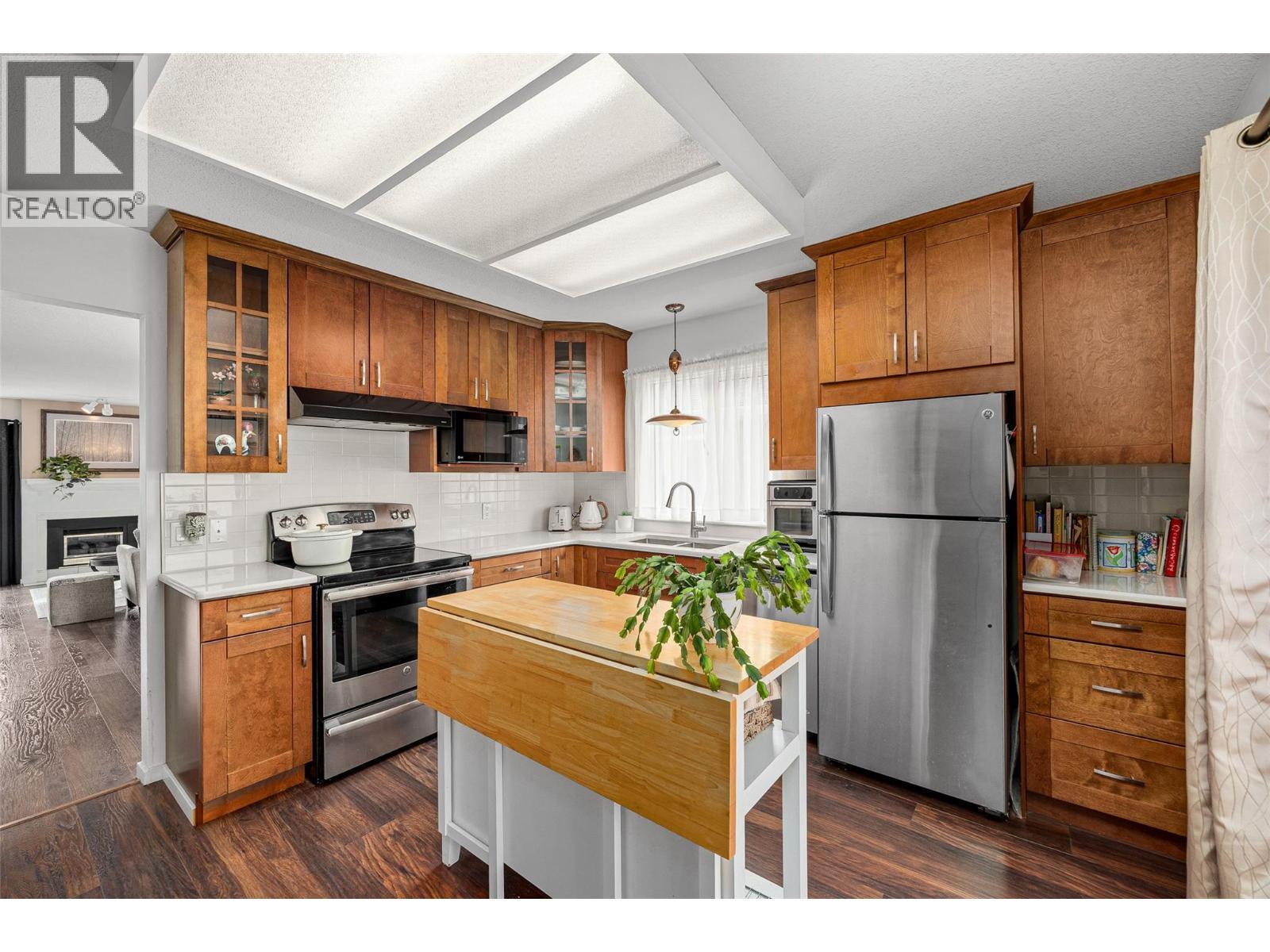 615 Glenmeadows Road Unit# 49, Kelowna, BC - Indoor Photo Showing Kitchen
