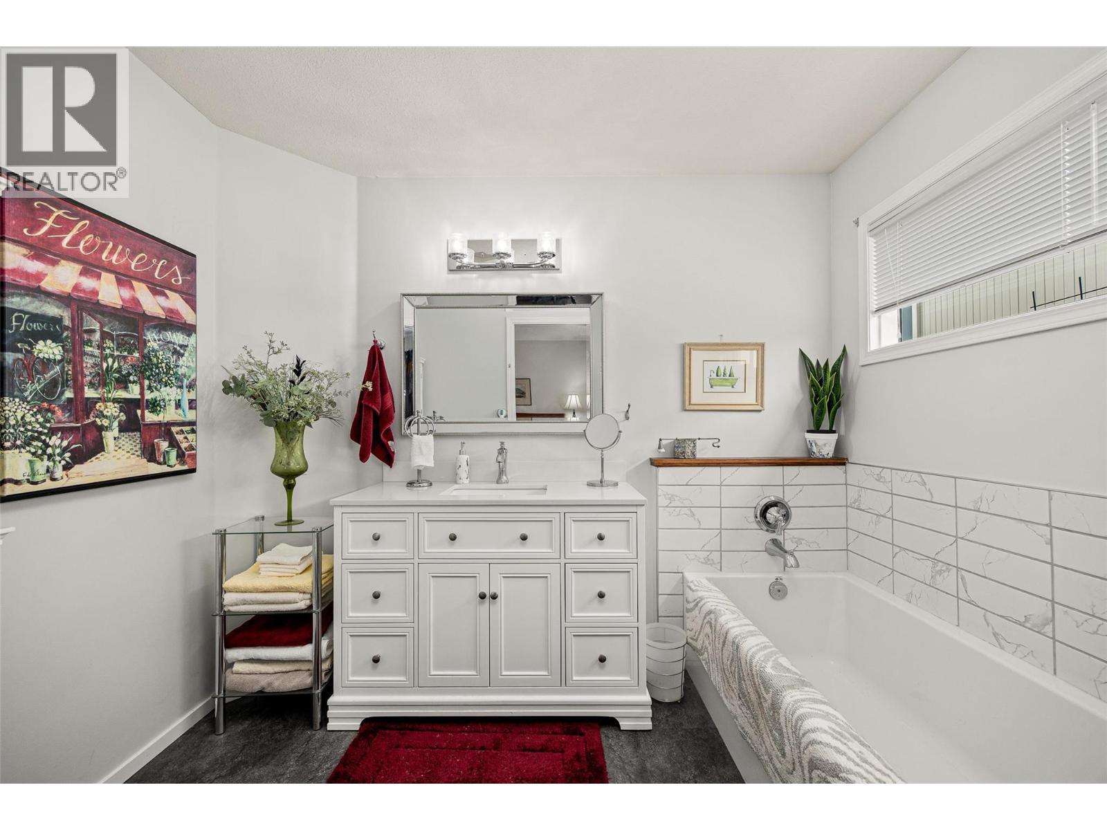 615 Glenmeadows Road Unit# 49, Kelowna, BC - Indoor Photo Showing Bathroom