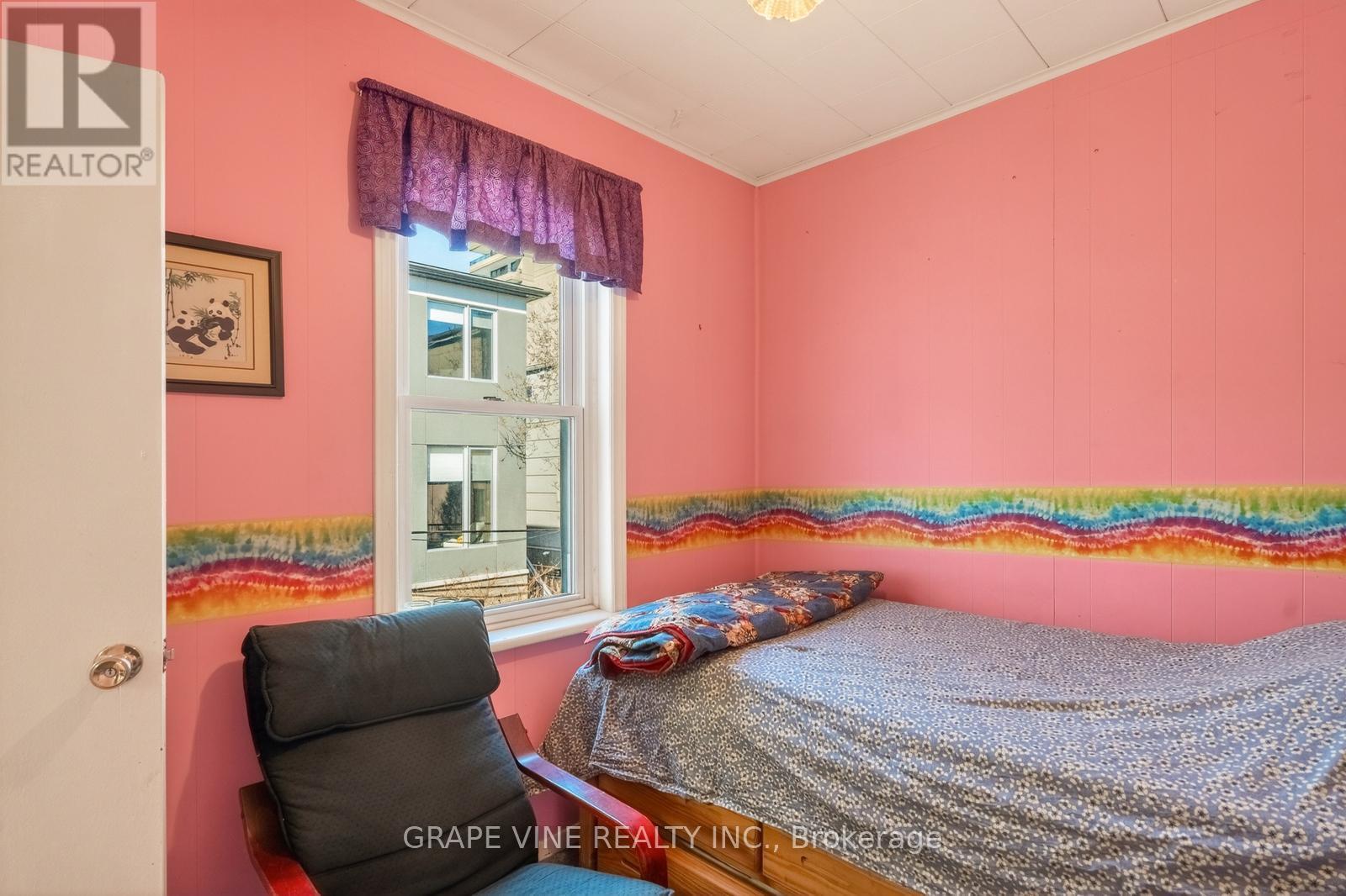 388 Berkley Avenue, Ottawa, ON - Indoor Photo Showing Bedroom