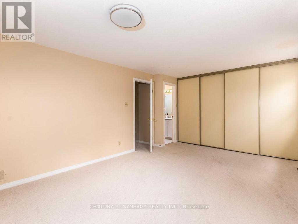 Primary Bedroom with Full 4 piece ensuite. - 80 - 22C Maple Ridge Crescent, Ottawa, ON - Indoor Photo Showing Other Room