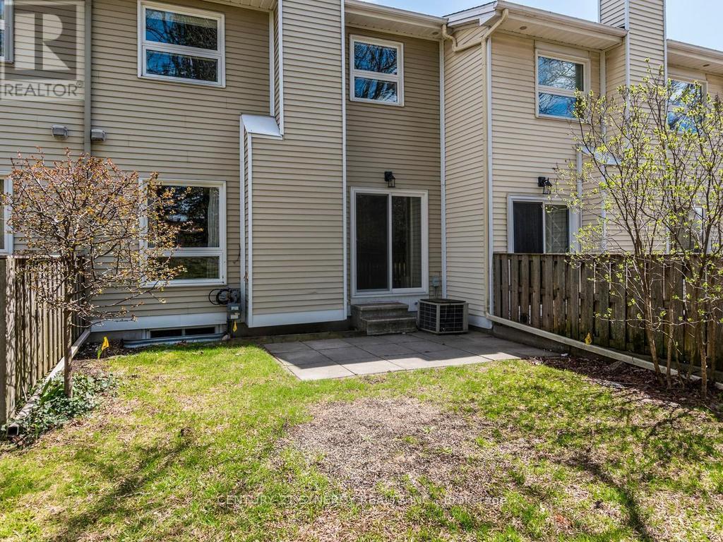 Backyard patio. Very peaceful and quiet. - 80 - 22C Maple Ridge Crescent, Ottawa, ON - Outdoor