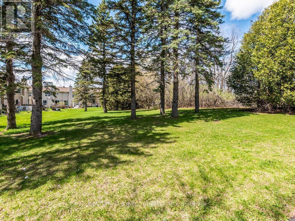 Backing onto a beautiful. - 80 - 22C Maple Ridge Crescent, Ottawa, ON - Outdoor