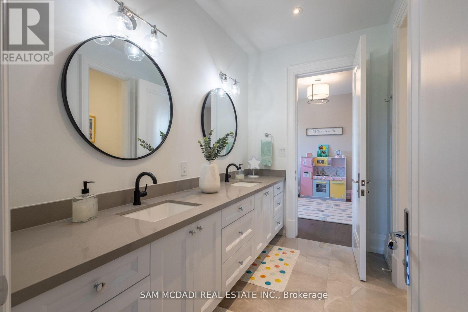 451C Montreal Circle, Hamilton, ON - Indoor Photo Showing Bathroom