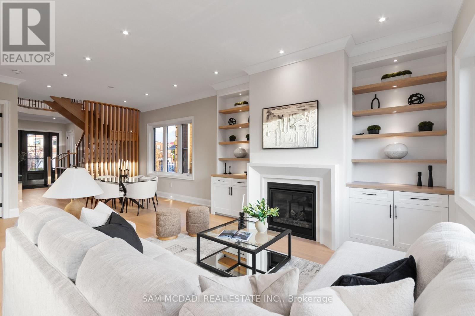 451C Montreal Circle, Hamilton, ON - Indoor Photo Showing Living Room With Fireplace