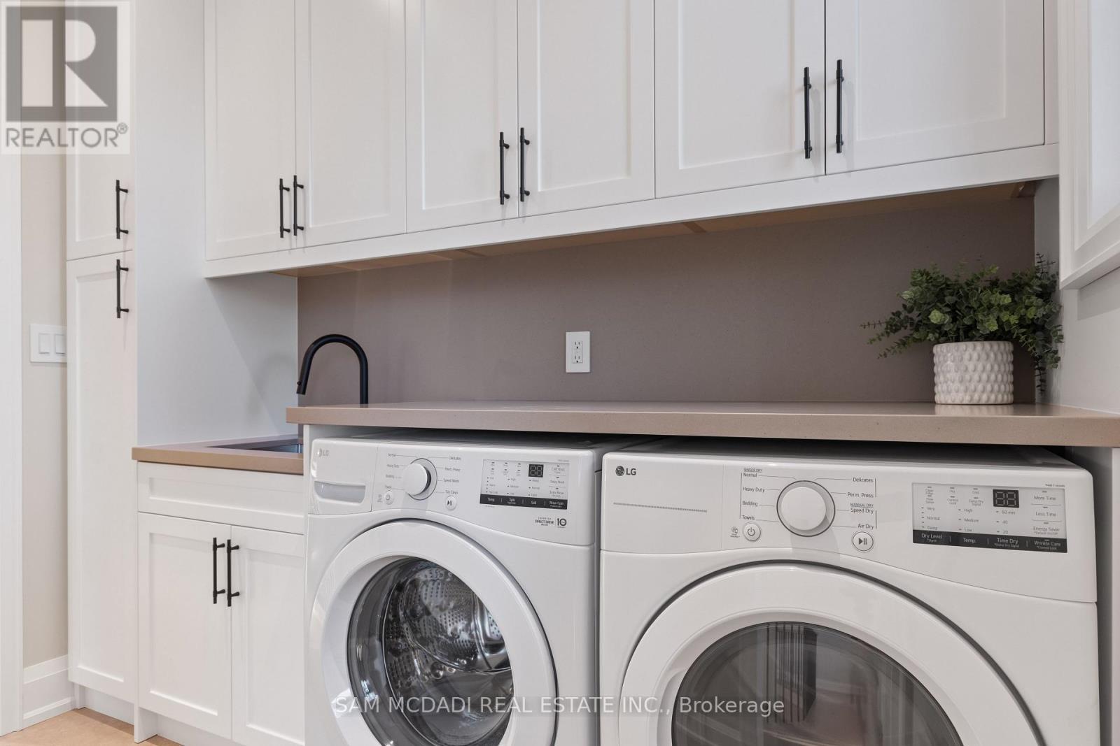 451C Montreal Circle, Hamilton, ON - Indoor Photo Showing Laundry Room