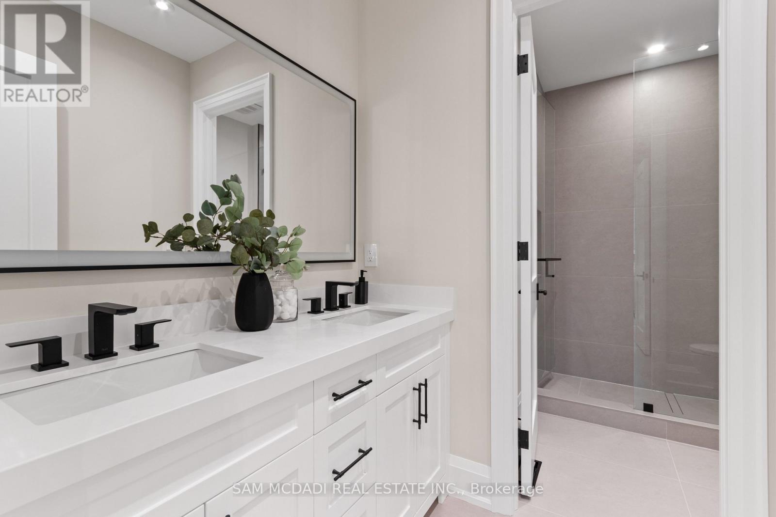 451C Montreal Circle, Hamilton, ON - Indoor Photo Showing Bathroom