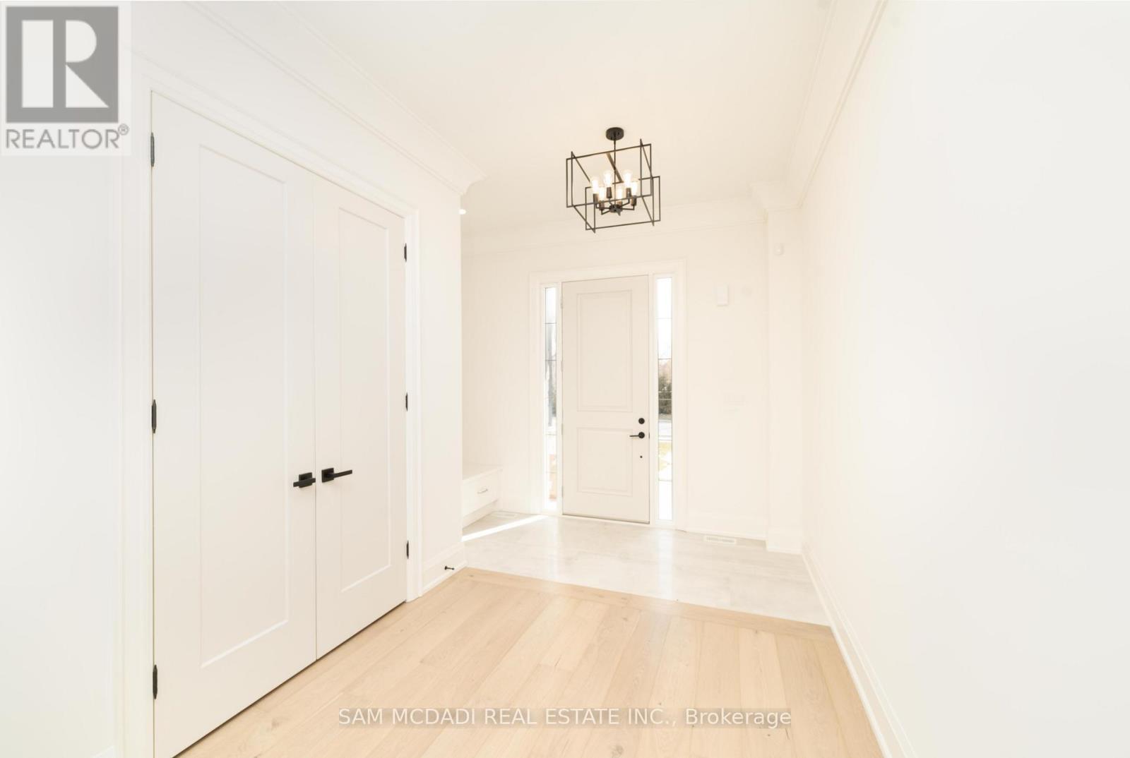 451C Montreal Circle, Hamilton, ON - Indoor Photo Showing Other Room