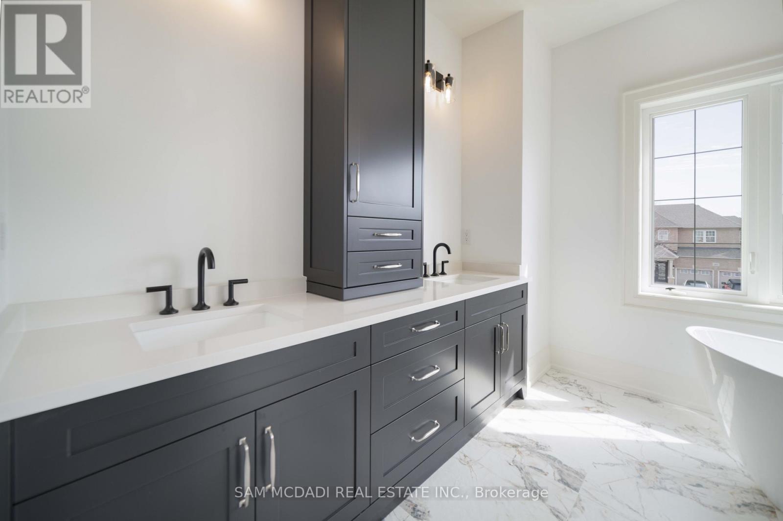 451C Montreal Circle, Hamilton, ON - Indoor Photo Showing Bathroom