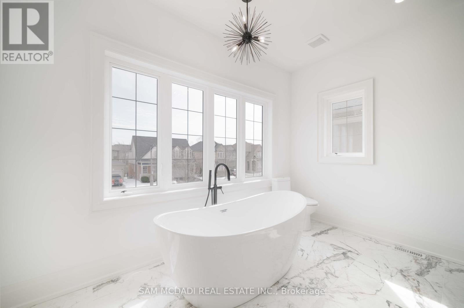 451C Montreal Circle, Hamilton, ON - Indoor Photo Showing Bathroom