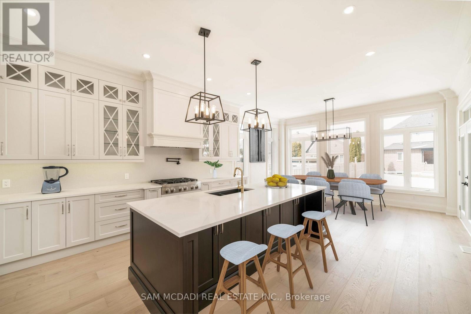451C Montreal Circle, Hamilton, ON - Indoor Photo Showing Kitchen With Upgraded Kitchen