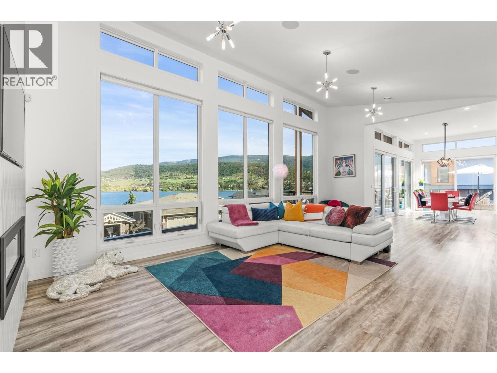 7938 Graystone Drive, Coldstream, BC - Indoor Photo Showing Living Room