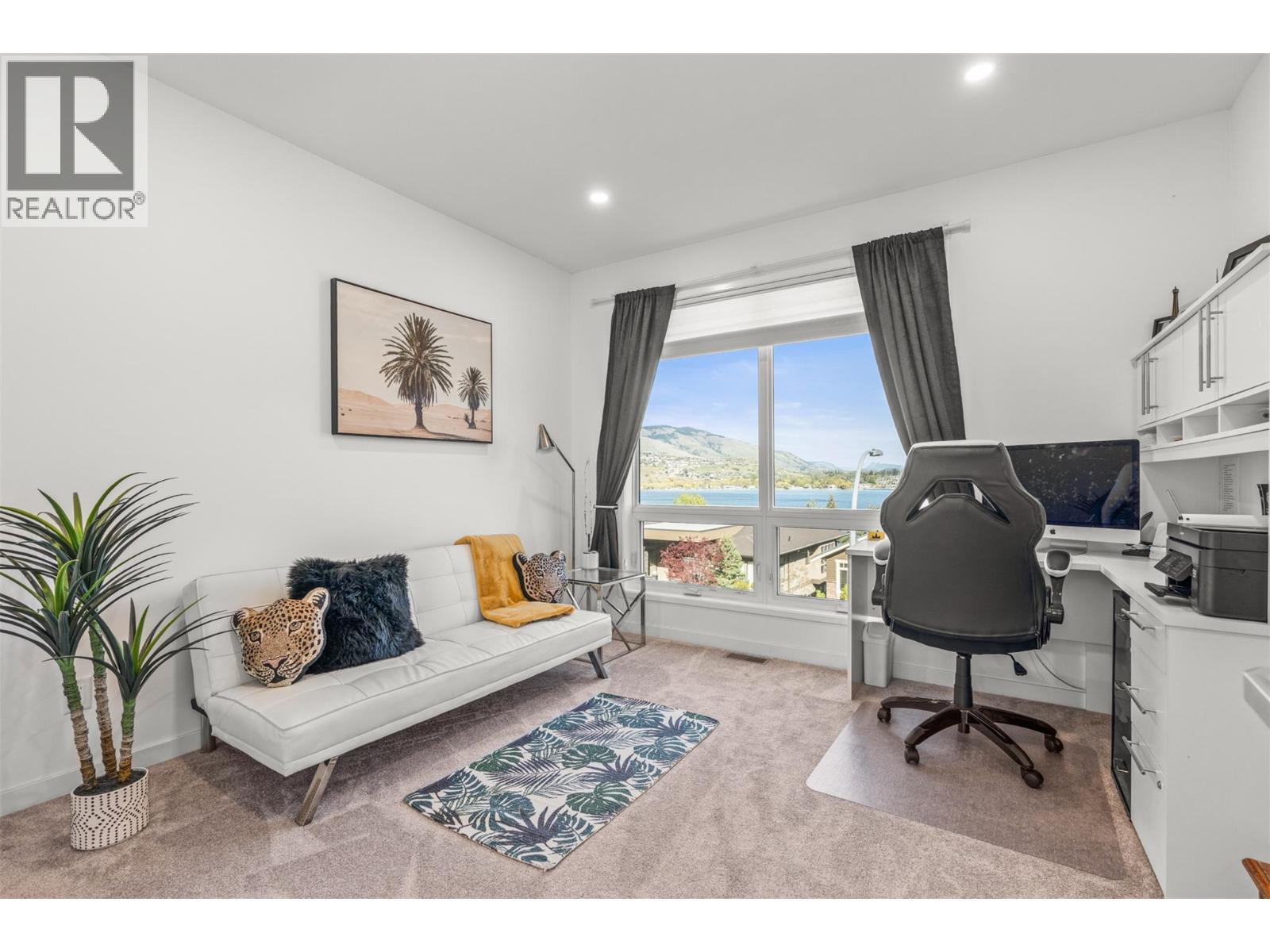7938 Graystone Drive, Coldstream, BC - Indoor