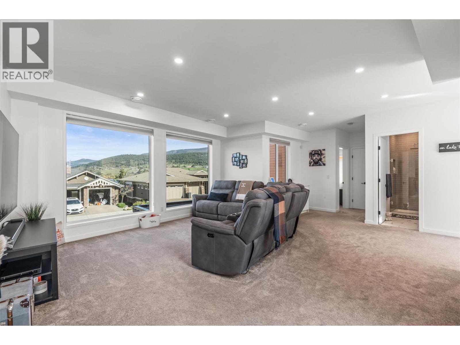7938 Graystone Drive, Coldstream, BC - Indoor