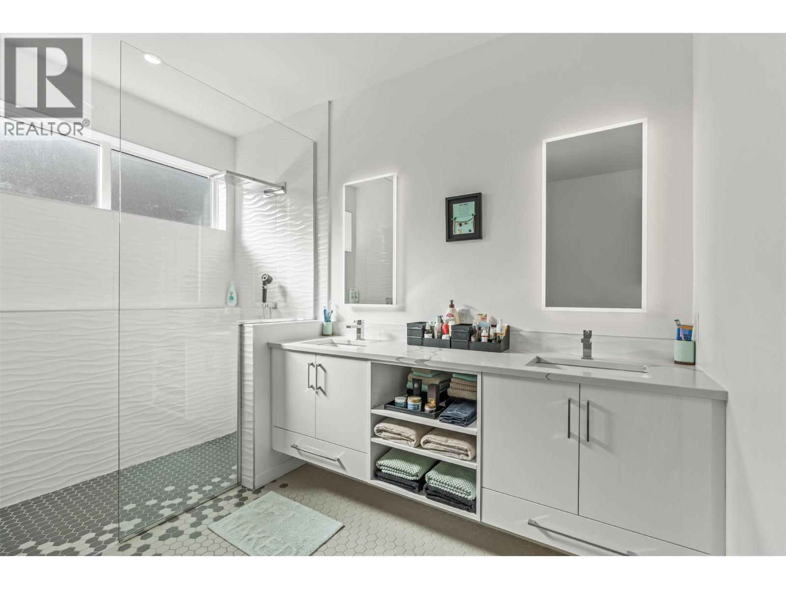 7938 Graystone Drive, Coldstream, BC - Indoor Photo Showing Bathroom
